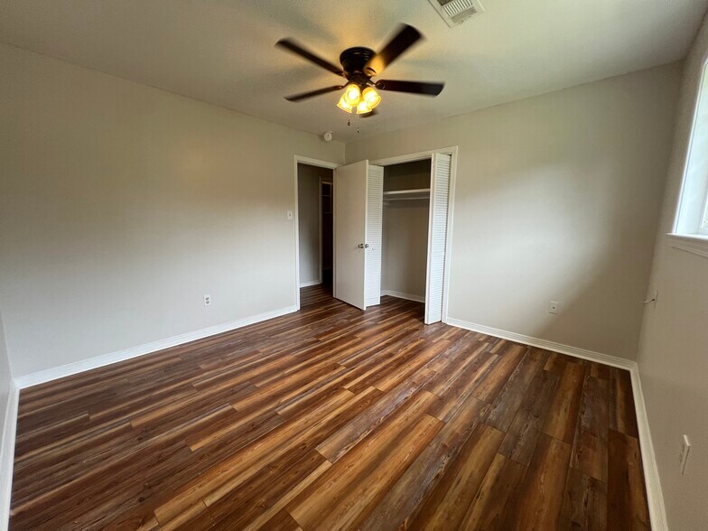 Building Photo - 27 Bayou View Dr