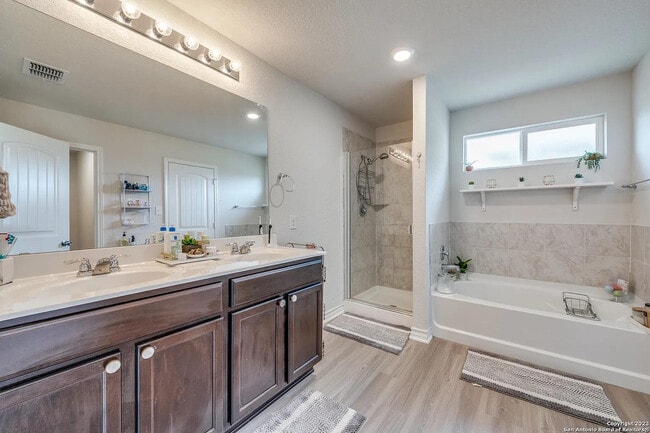 Building Photo - 2915 Thackery Groove