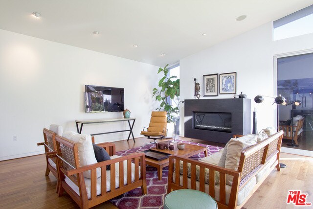 Building Photo - 1046 6th Ave