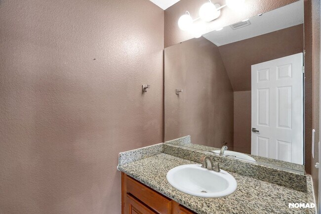 Building Photo - Charming 4BR House in Whitsett