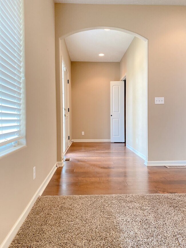 Building Photo - Beautiful & Nearly new SW Chalco area 4 bed Two Story