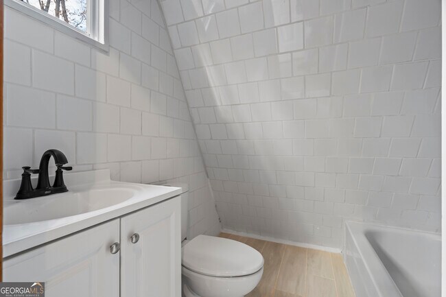 Building Photo - 290 Beaver Lodge Rd