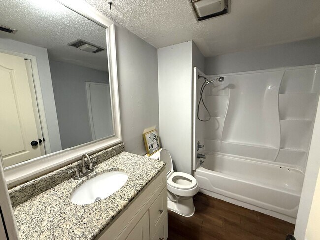 Building Photo - 2213 Spence Cir