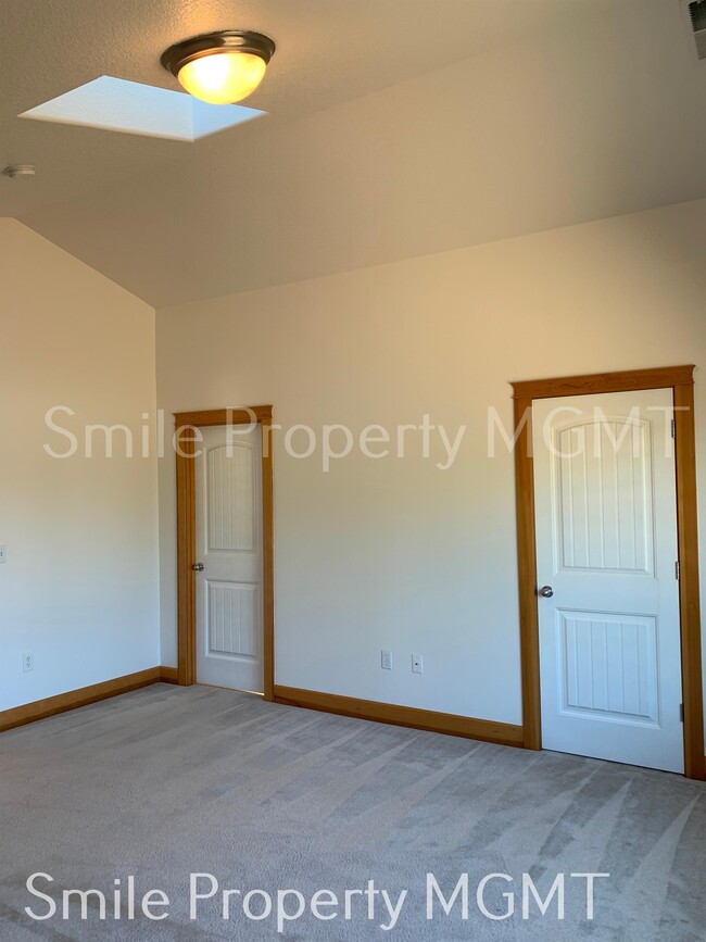 Building Photo - 8013 SE Ogden St