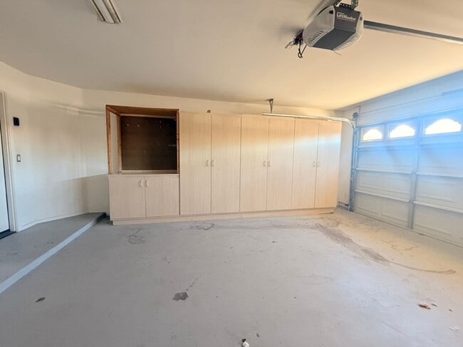 Building Photo - Cul-de-Sac Living | 3 Bed + Bonus Room | Pool + Greenbelt Views