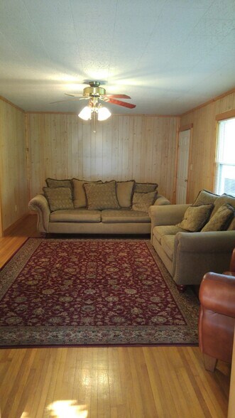 Main Livingroom - 30 Hill Top Dr