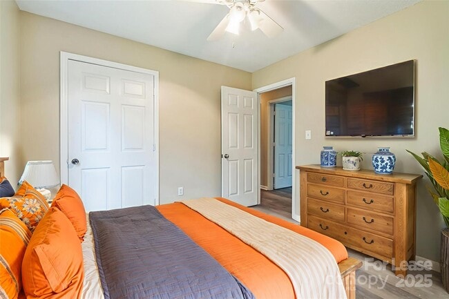 Building Photo - 2301 Wishbone Dr