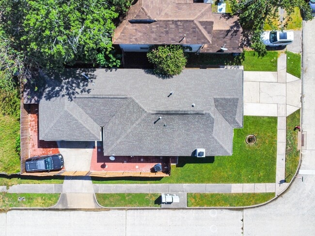 Building Photo - 918 Littleport Ln