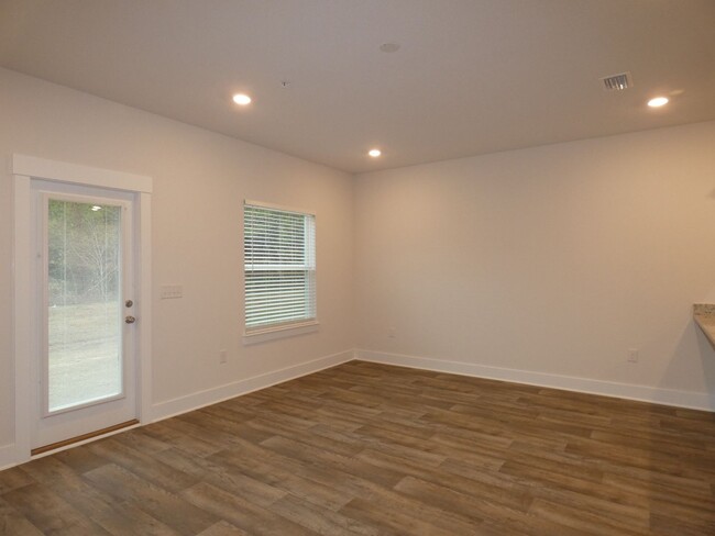 Building Photo - Beautiful New Townhome in Admiral's Quarters