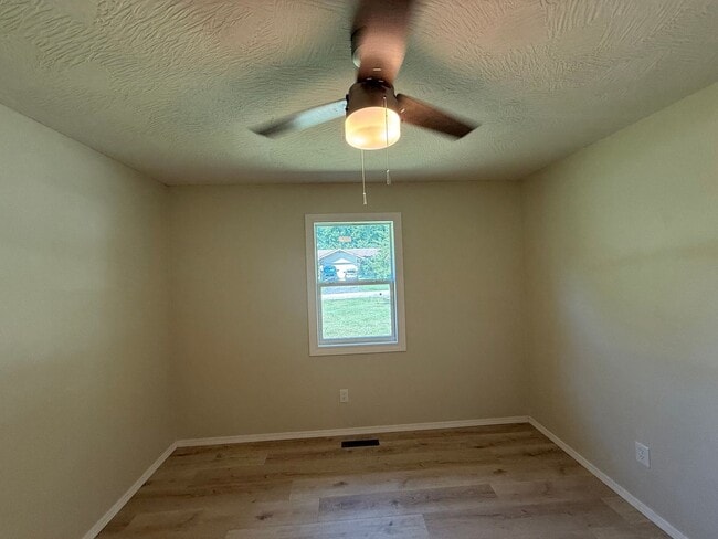 Building Photo - Remodeled 3 Bedroom 2 Bathroom home in Battlefield MO
