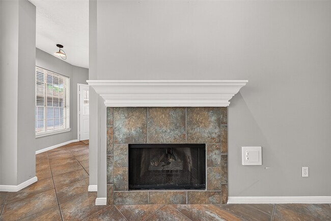 Building Photo - 2106 Avenida La Quinta St