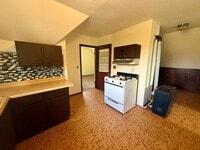 Building Photo - 902 Kickbusch St