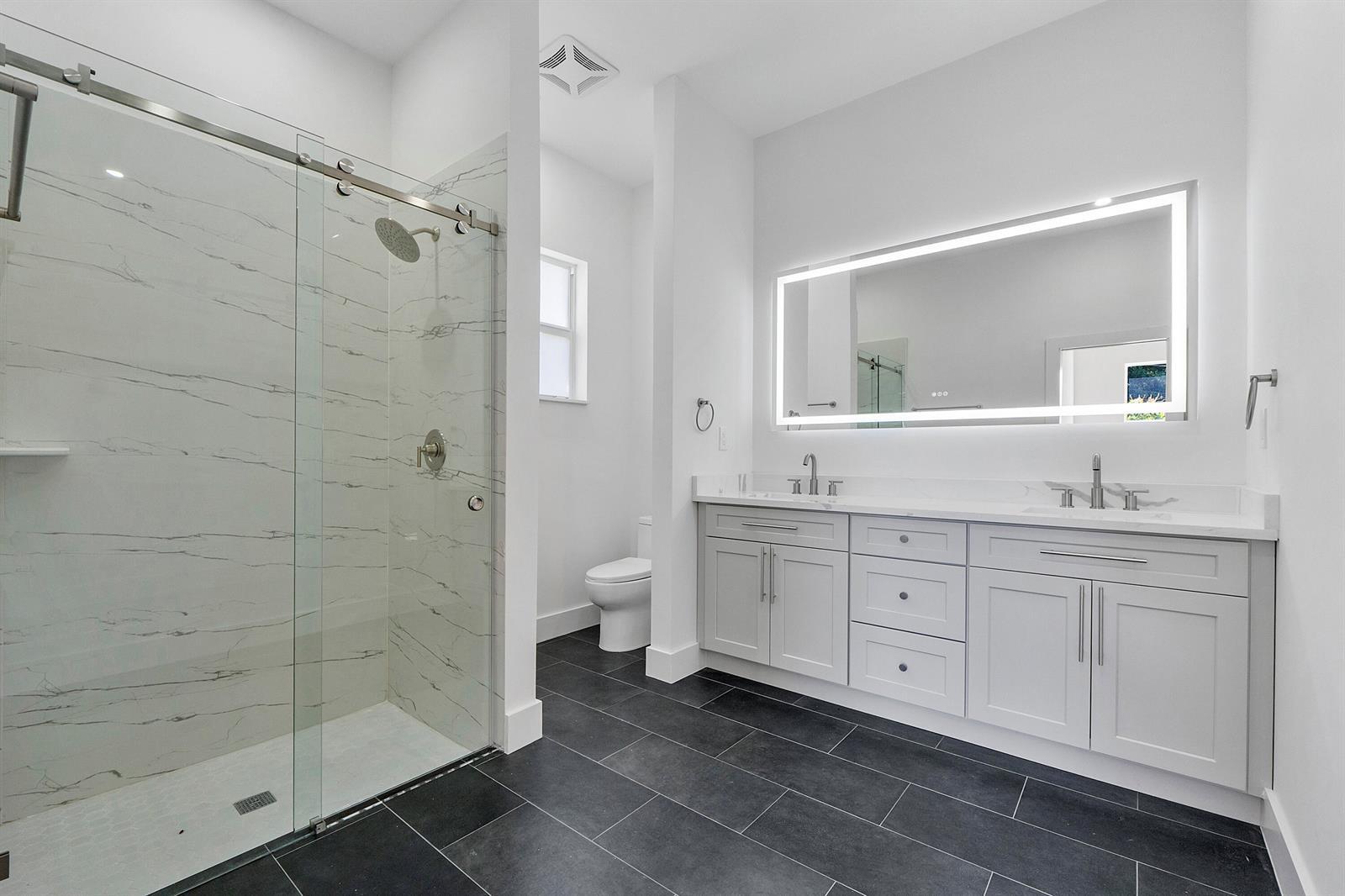 Building Photo - 1573 W 16th St