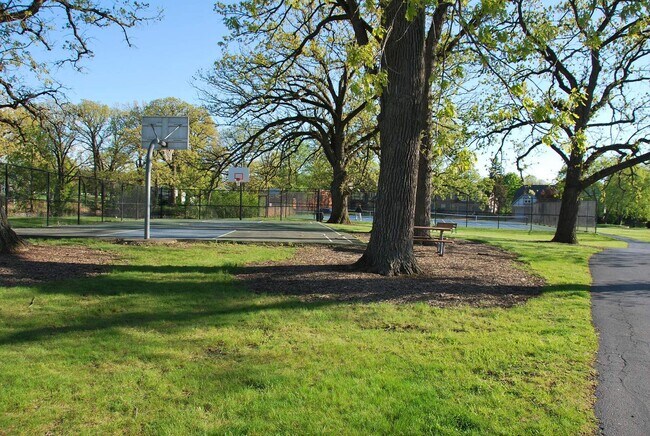 Building Photo - 2260 Abbeywood Dr