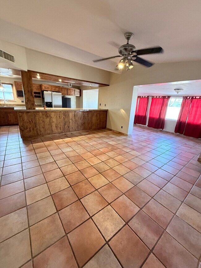 Building Photo - House For Rent