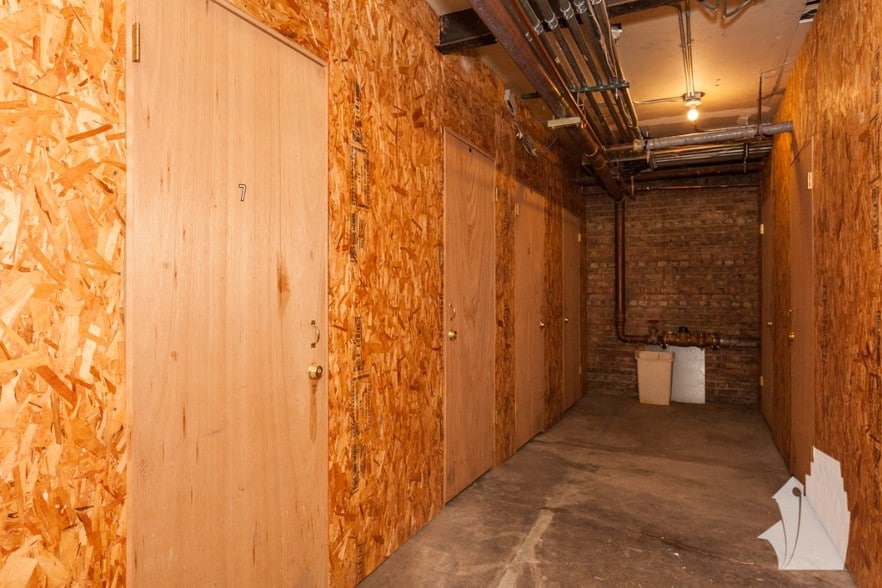 Building Photo - 729 W Buckingham Pl