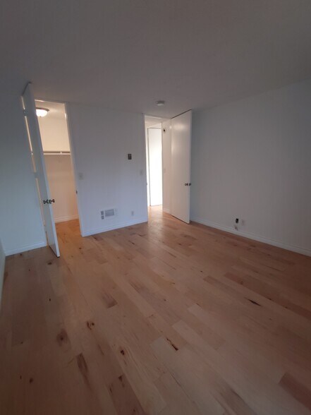 Building Photo - 5950 Canterbury Dr