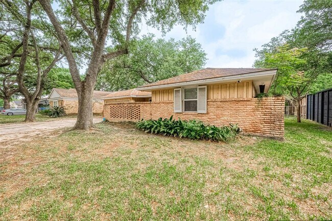 Building Photo - 5238 Beechnut St