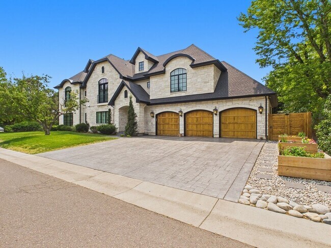 Building Photo - 155 Southmoor Dr