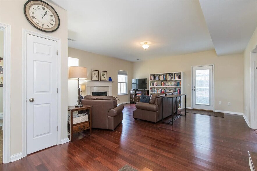 Building Photo - 4616 Landing Dr