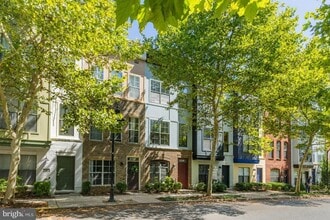 Building Photo - 4548 Longfellow St