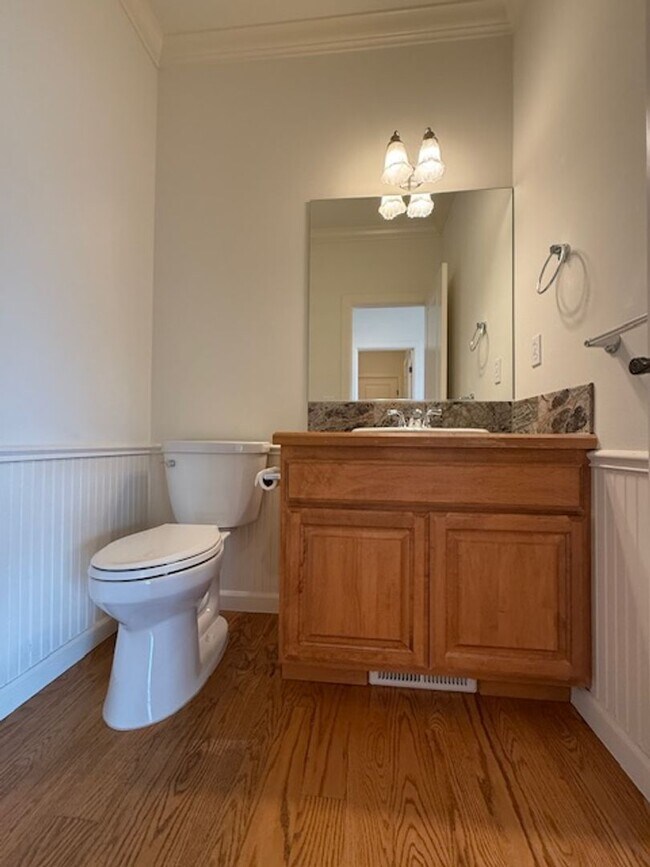 Building Photo - UPDATED CHAFFEY 4 BEDROOOM KINGSTON HOME FOR RENT WITH GREAT VIEWS!
