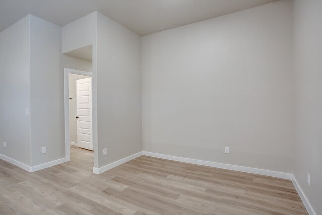Building Photo - Like New Construction in Cooper District!