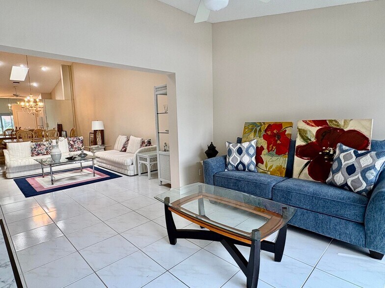 Building Photo - 7702 Majestic Palm Dr