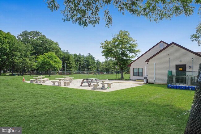 Building Photo - 27 W Azalea Ln
