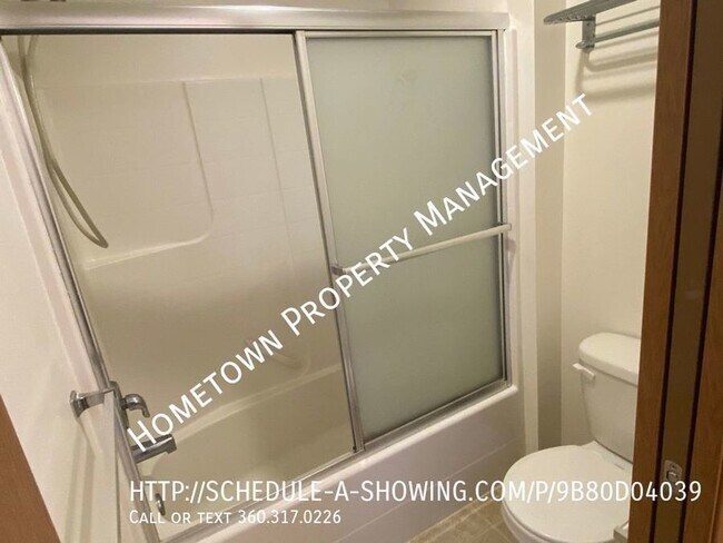 Building Photo - 3 bdrm Townhouse Avail NOW!