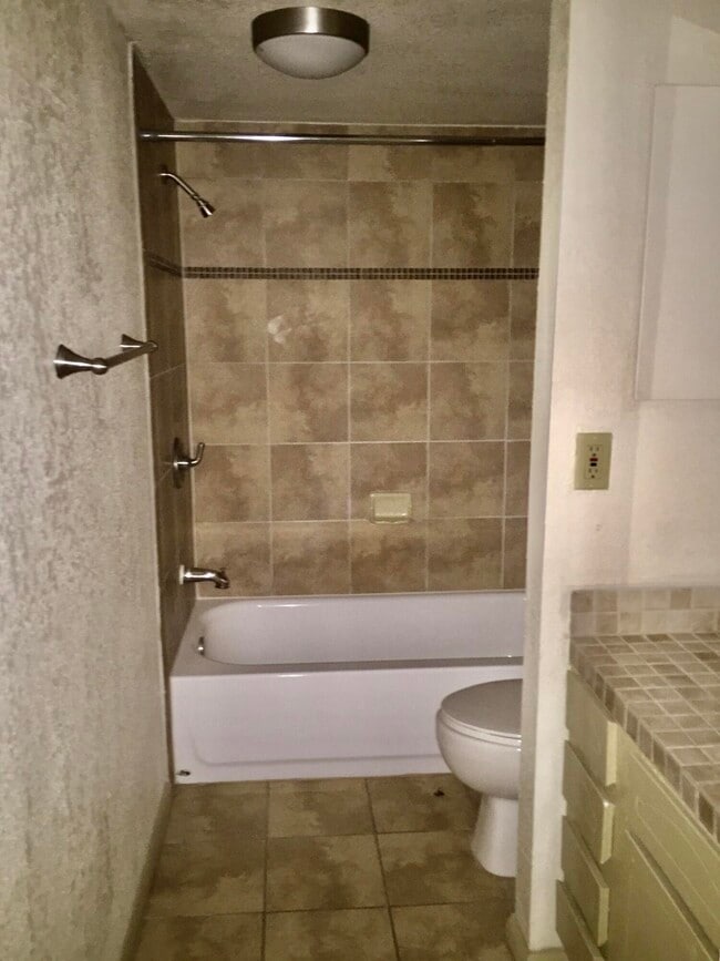 Building Photo - 4433 N Stanton St