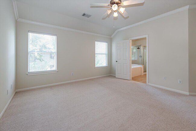 Building Photo - 14 Nestlewood Pl