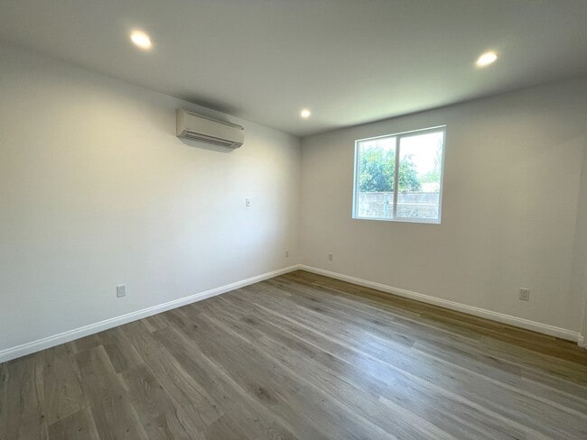 Building Photo - 14533 Lyle St