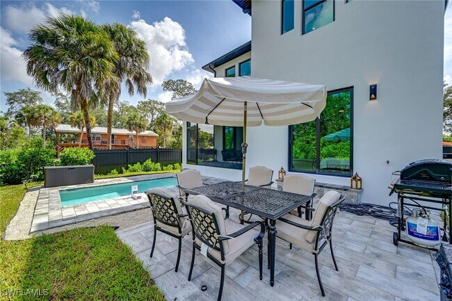 Building Photo - 3384 Canal St