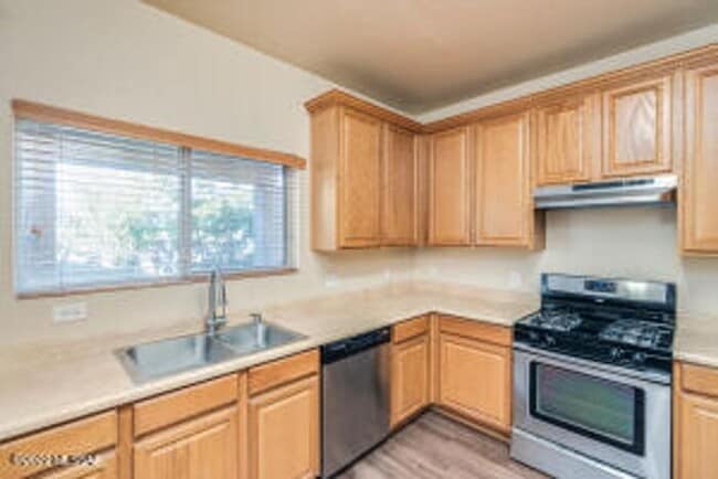 Building Photo - 5913 E Sanderling Dr