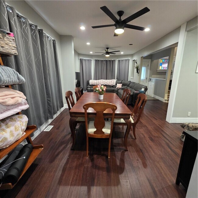 Building Photo - 149 Adam St