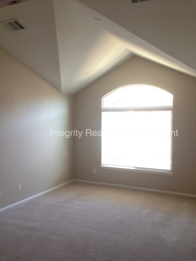 Building Photo - 1381 Royal Troon Dr