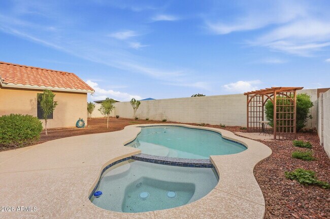 Building Photo - 9941 W Tonopah Dr