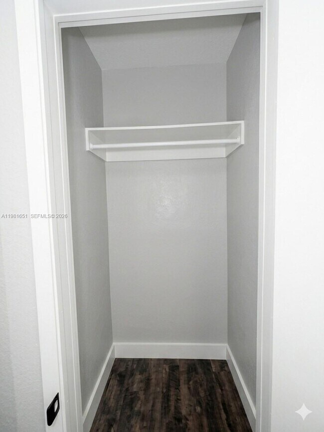 Building Photo - 317 W 28th St