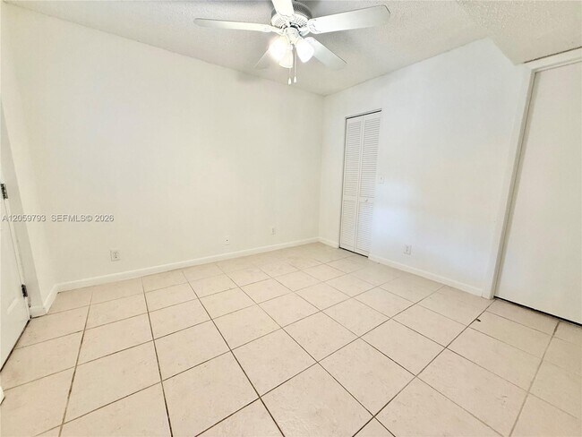 Building Photo - 9755 Westview Dr