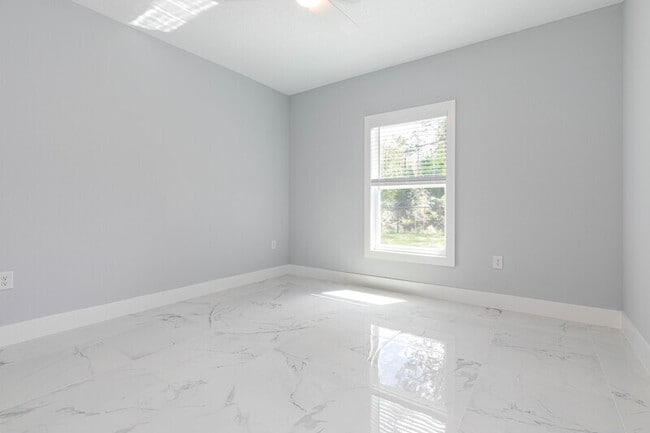 Building Photo - 4 Karl Ct