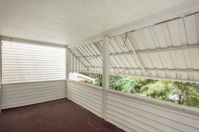 Building Photo - SCORE 50% OFF 1ST MONTH'S RENT IF SIGNED BY DEC 5! Stunning 2 bedroom home in Pitcairn available ...