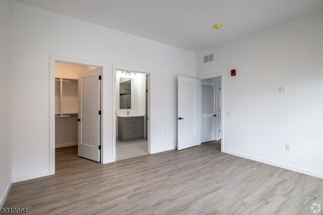 Building Photo - 22 Schuyler Pl