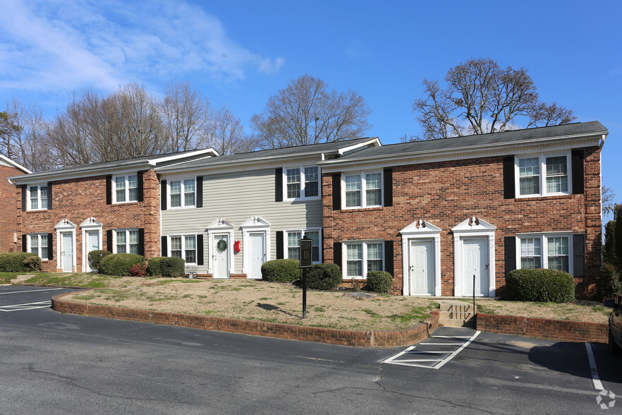 Primary Photo - Holly Hill Townhomes