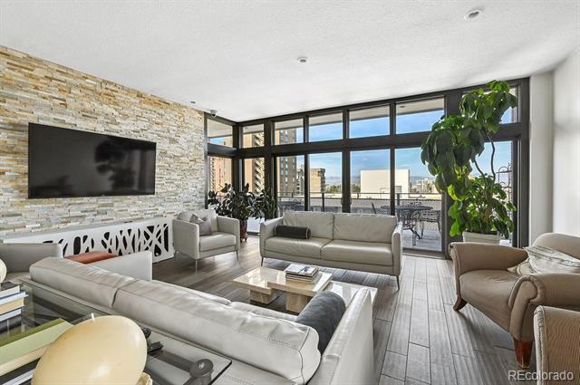 Building Photo - 1200 Vine St