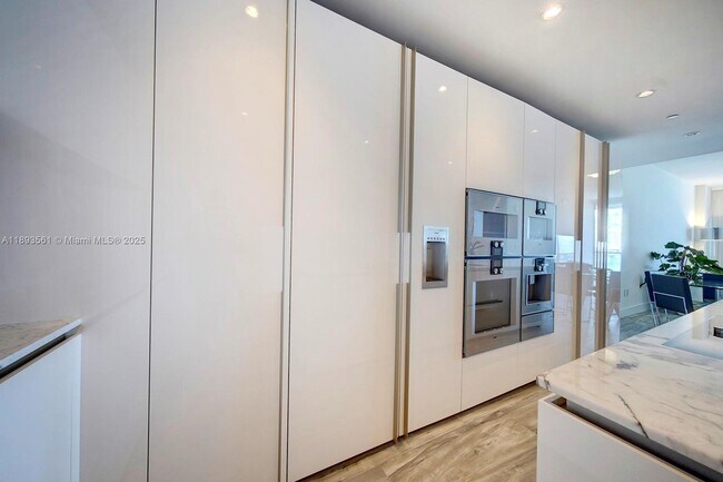 Building Photo - 10203 Collins Ave