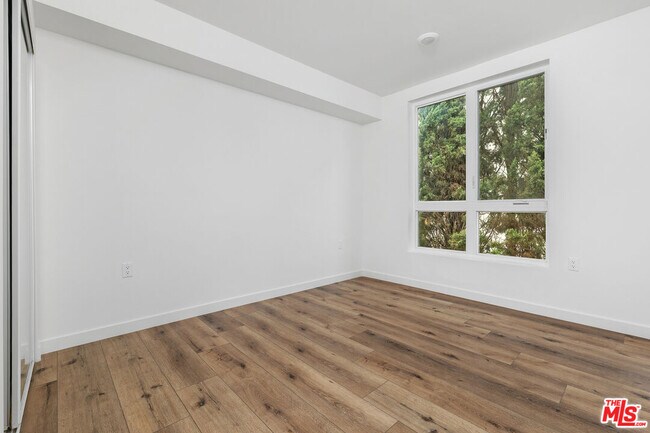 Building Photo - 5229 Willowcrest Ave