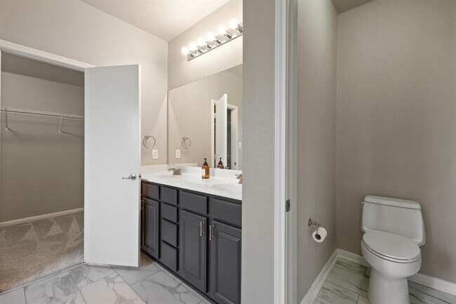 Building Photo - 1121 Boxwood Loop