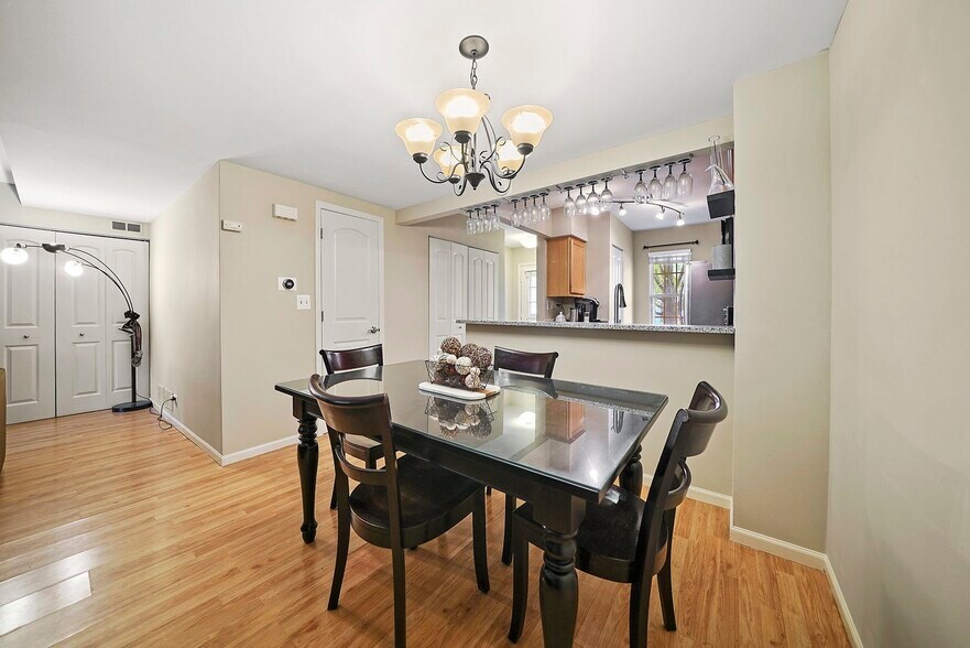 Building Photo - 20 Peach Tree Ln