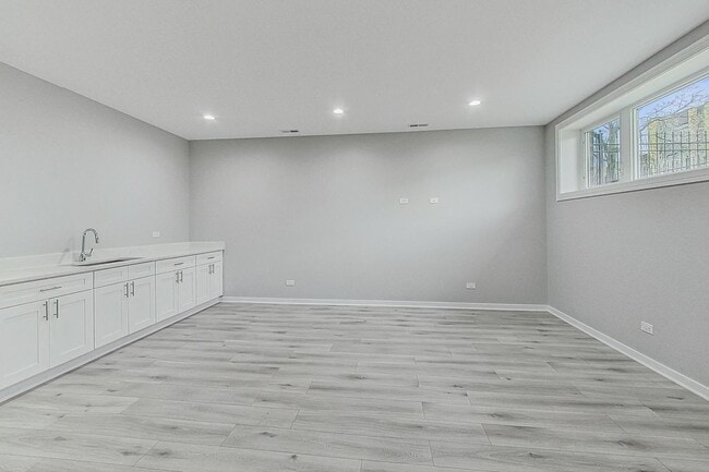 Building Photo - 6626 S Ingleside Ave